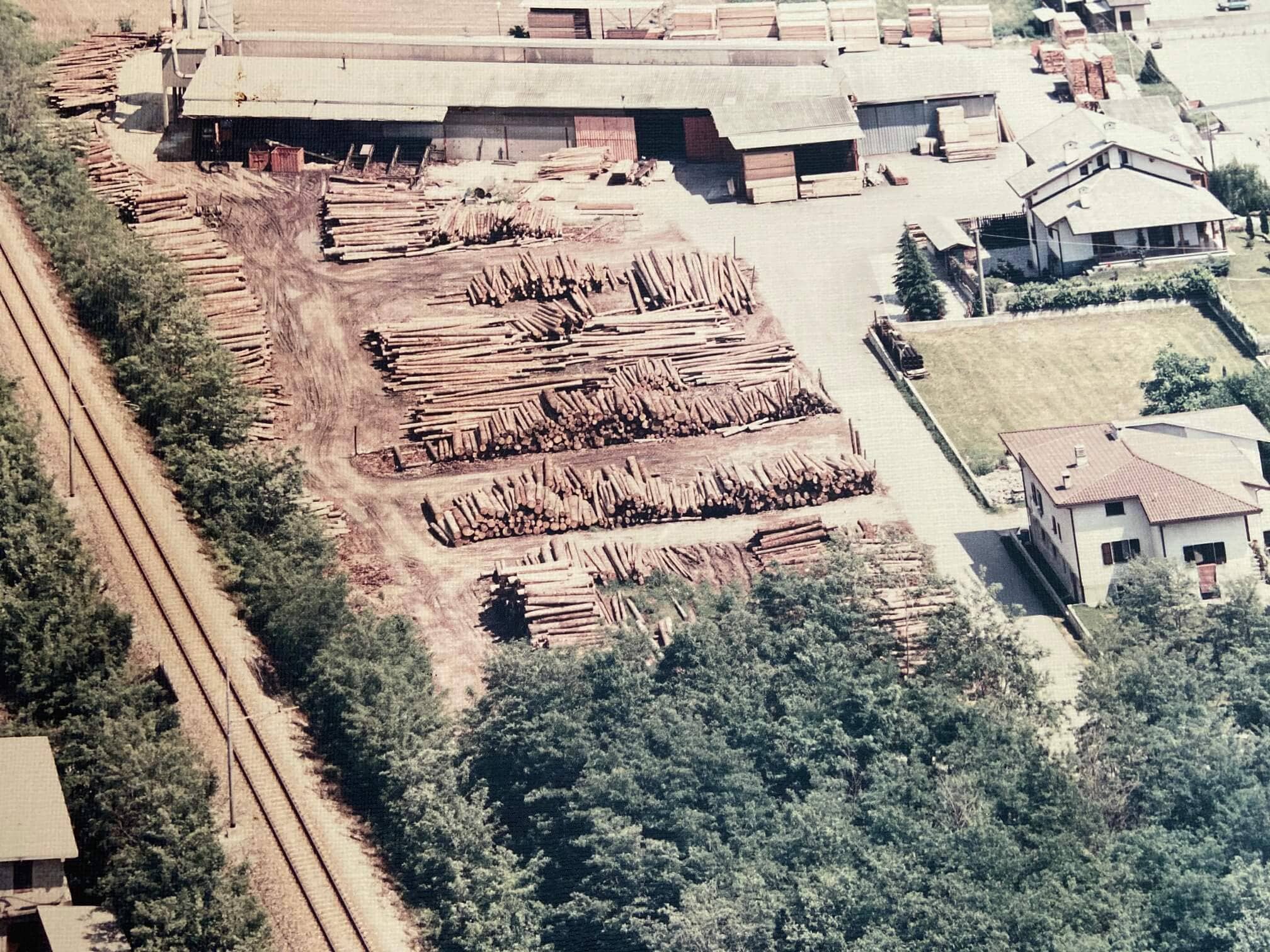foto storica della segheria Franco Mariana Legnami negli anni '80