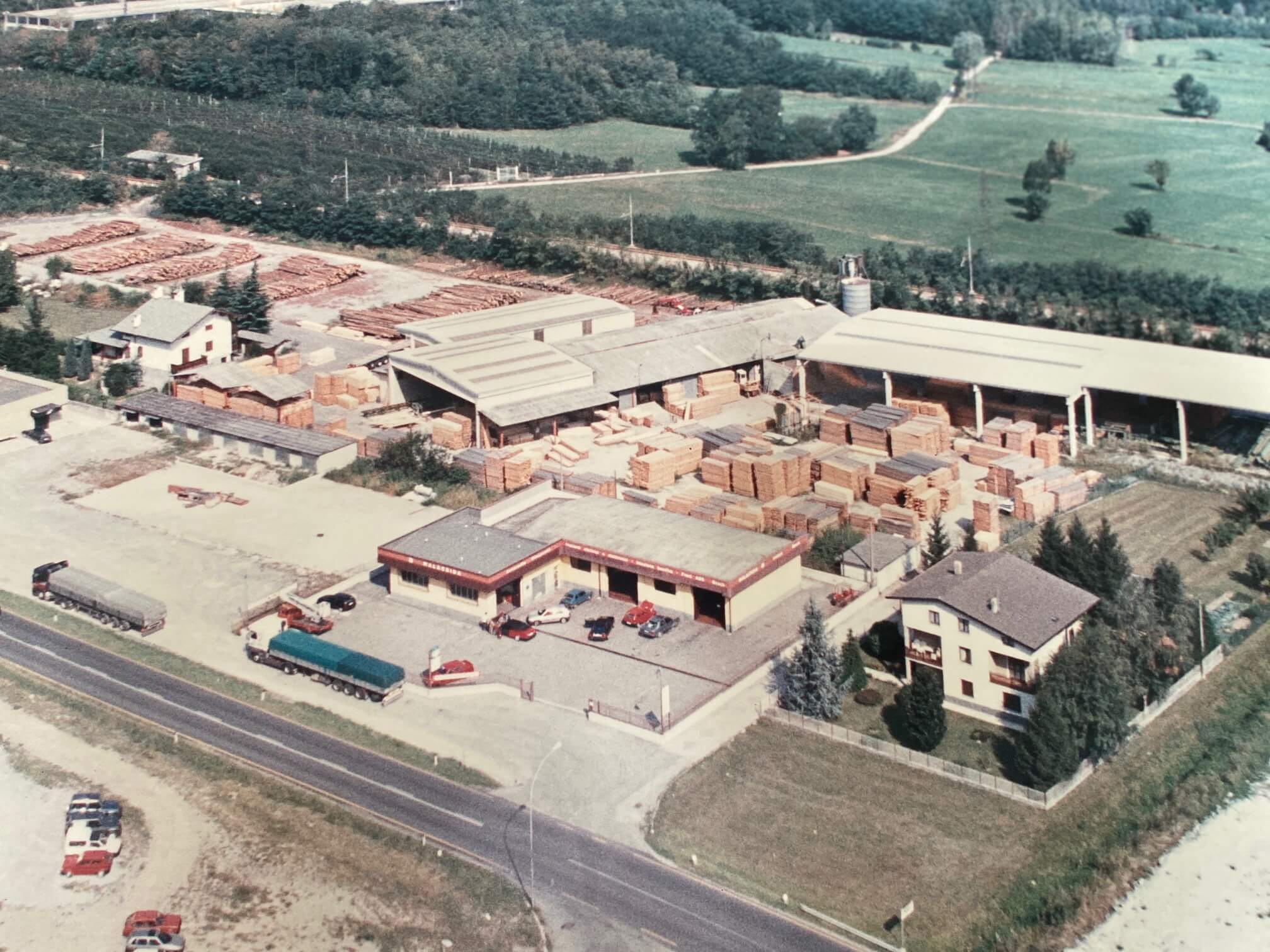 foto storica della segheria Franco Mariana Legnami negli anni '90